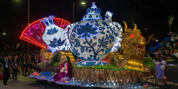 75° Fiesta Nacional de los Estudiantes: multitudinario último desfile de carrozas y carruajes