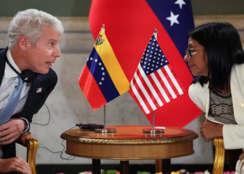 Venezuela firmó acuerdos con Chevron y ENI para impulsar su producción petrolera con el respaldo de Estados Unidos
