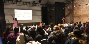 Brindaron una charla para vecinos sobre cómo actuar en situaciones de emergencia