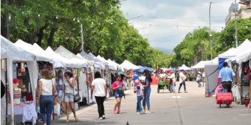 Invitan a participar de la tradicional Feria de los Santos y Fieles Difuntos sobre avenida 19 de Abril