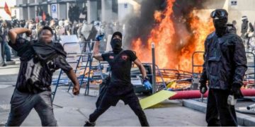 Francia: más ciudades implementaron el toque de queda por la violencia y los saqueos en las calles