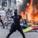 Francia: más ciudades implementaron el toque de queda por la violencia y los saqueos en las calles