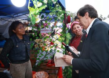 El gobernador recorrió la Expo "Sabores de Mi Tierra" y apoyó su reconocimiento nacional