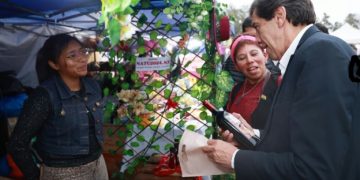 El gobernador recorrió la Expo "Sabores de Mi Tierra" y apoyó su reconocimiento nacional
