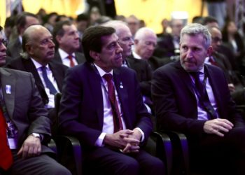 Carlos Sadir presenta las oportunidades de Jujuy en la Argentina Week en París
