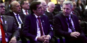 Carlos Sadir presenta las oportunidades de Jujuy en la Argentina Week en París