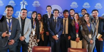 El gobernador Carlos Sadir compartió un encuentro con jóvenes en el Senado de la Nación