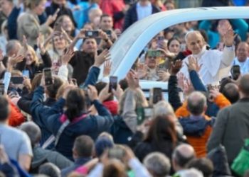 Tras recibir el alta, el Papa León XIV dirigió la audiencia general en la plaza de San Pedro