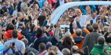 Tras recibir el alta, el Papa León XIV dirigió la audiencia general en la plaza de San Pedro