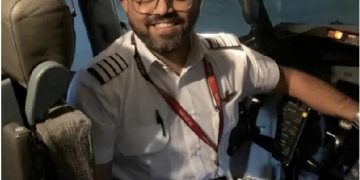 El fuerte relato del piloto apuñalado en el vuelo a Israel: "No podía dejar que todos murieran"
