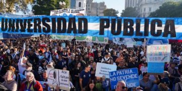 Nueva Marcha Federal Universitaria al Congreso con apoyo de la CGT, las CTA y estatales