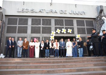 La Legislatura recibió a la imagen peregrina de la Virgen del Rosario de Río Blanco y Paypaya