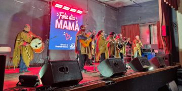 El Ministerio de Desarrollo Humano celebró el Día de la Madre con una serenata y paseo artesanal
