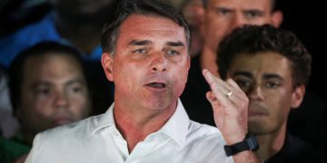 Flávio Bolsonaro denunció fraude electoral en Brasil y agradeció a Donald Trump y Javier Milei