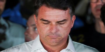 Flavio Bolsonaro llegó a Estados Unidos y se reunió con su hermano Eduardo en Florida: el Gobierno de Trump le dará una visa