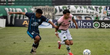 El "Lobo" ganó en Mataderos y se trajo tres puntos de oro en la recta final de la Primera Nacional