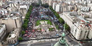 Con fuertes críticas al Gobierno y el reclamo por la ley de financiamiento se realizó una nueva marcha universitaria