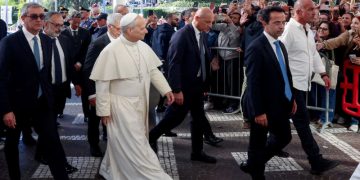 El Vaticano informó que al papa León XIV le extirparon un tumor canceroso del pulmón